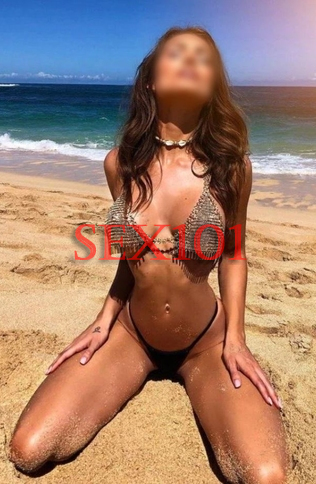 סקסית ועצמאית, צמיחה נמוכה עם שדיים יפים